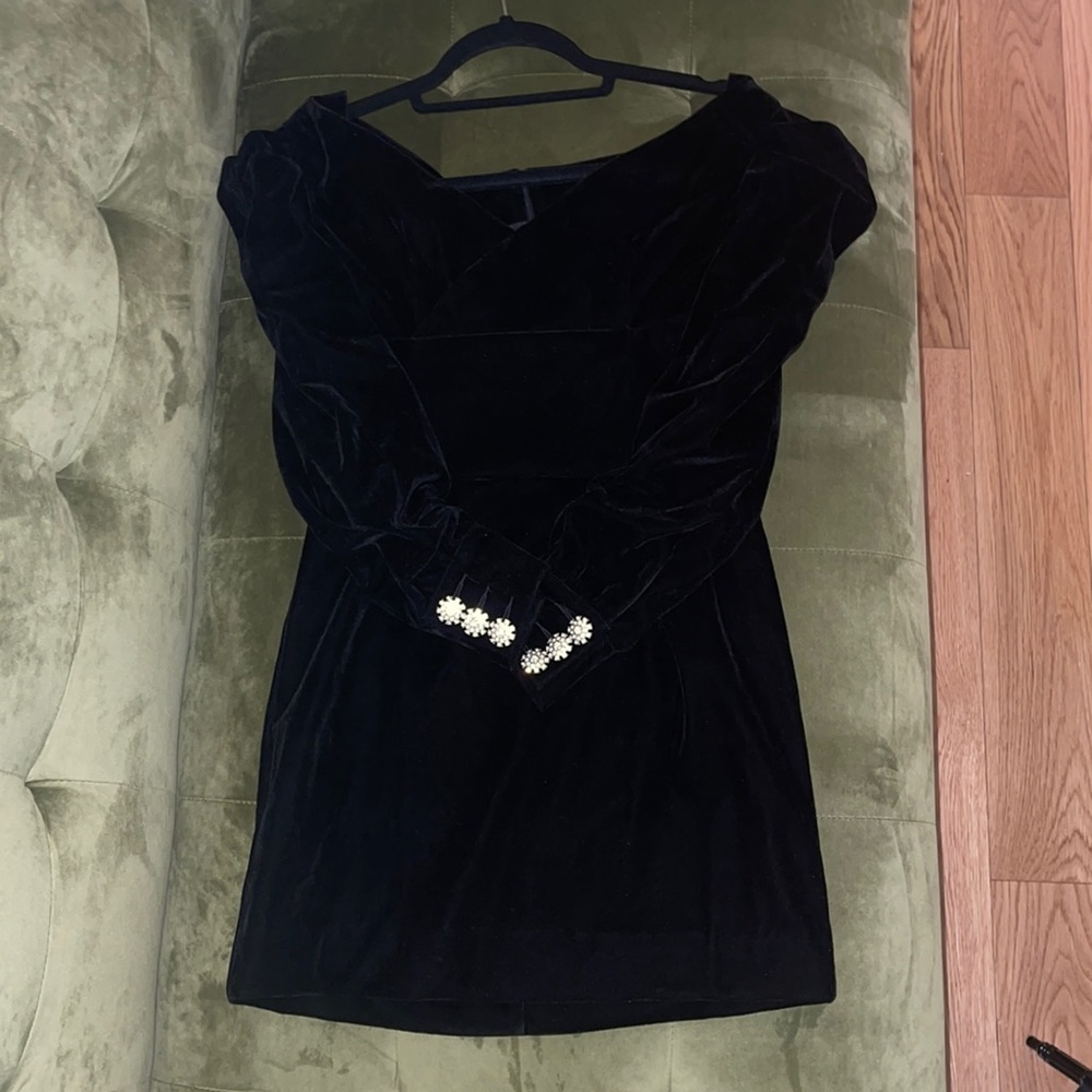 Gorgeous black midi velvet dress